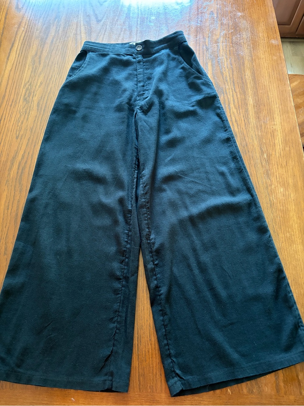 Hollister Ultra High-Rise Black Cropped Wide Leg Pants